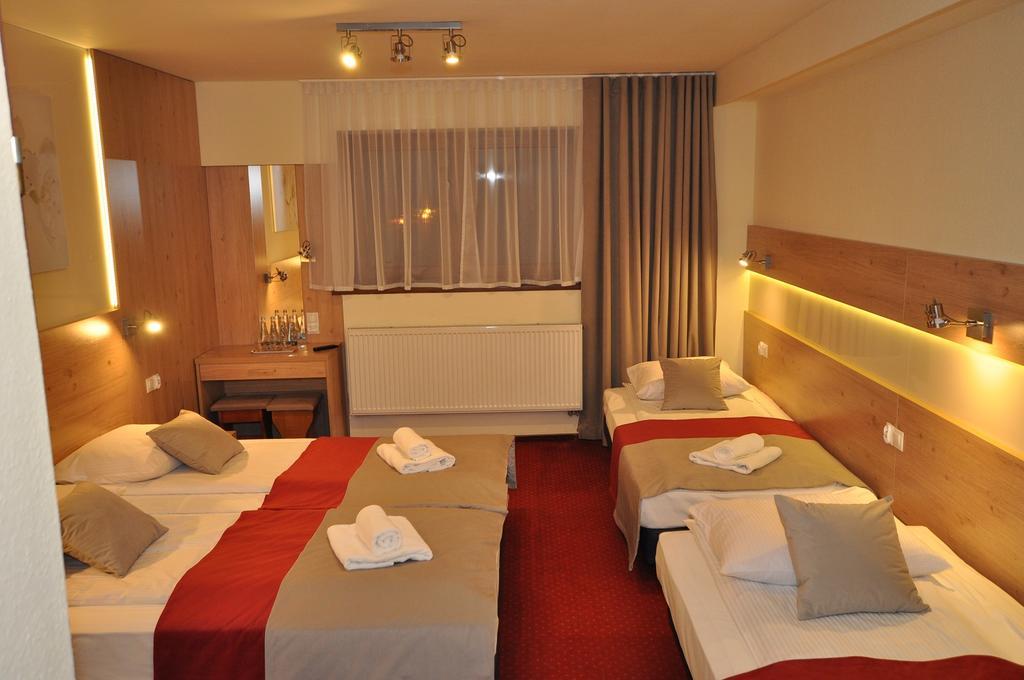 Pass Hotel Zebrzydowice Exterior foto