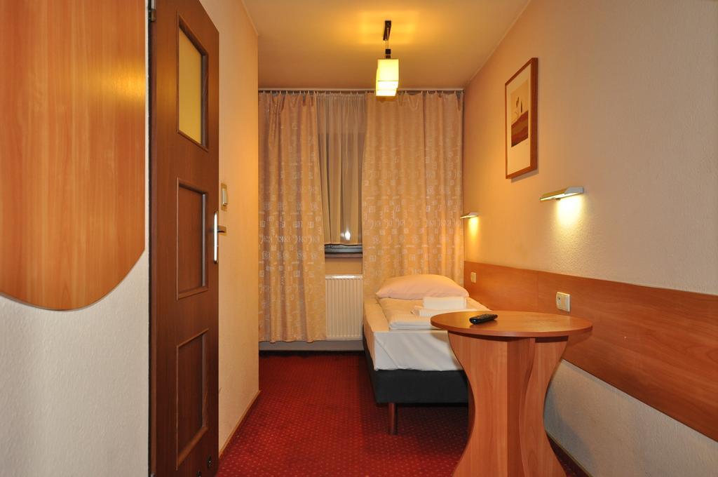 Pass Hotel Zebrzydowice Exterior foto